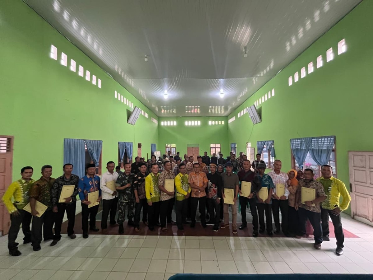 Camat Metro Utara Hadiri Pengukuhan dan Penyerahan SK RT dan RW Kelurahan Karangrejo